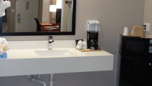 Combined shower/bathtub, hair dryer, towels - Days Inn by Wyndham Houston-Galleria TX (Houston)
