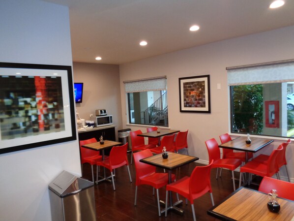 Free daily on-the-go breakfast - Days Inn by Wyndham Houston-Galleria TX (Houston)