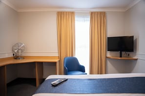 Quarto, 1 cama de casal, para não fumantes | Escrivaninha, berços grátis, Wi-Fi de cortesia, roupa de cama