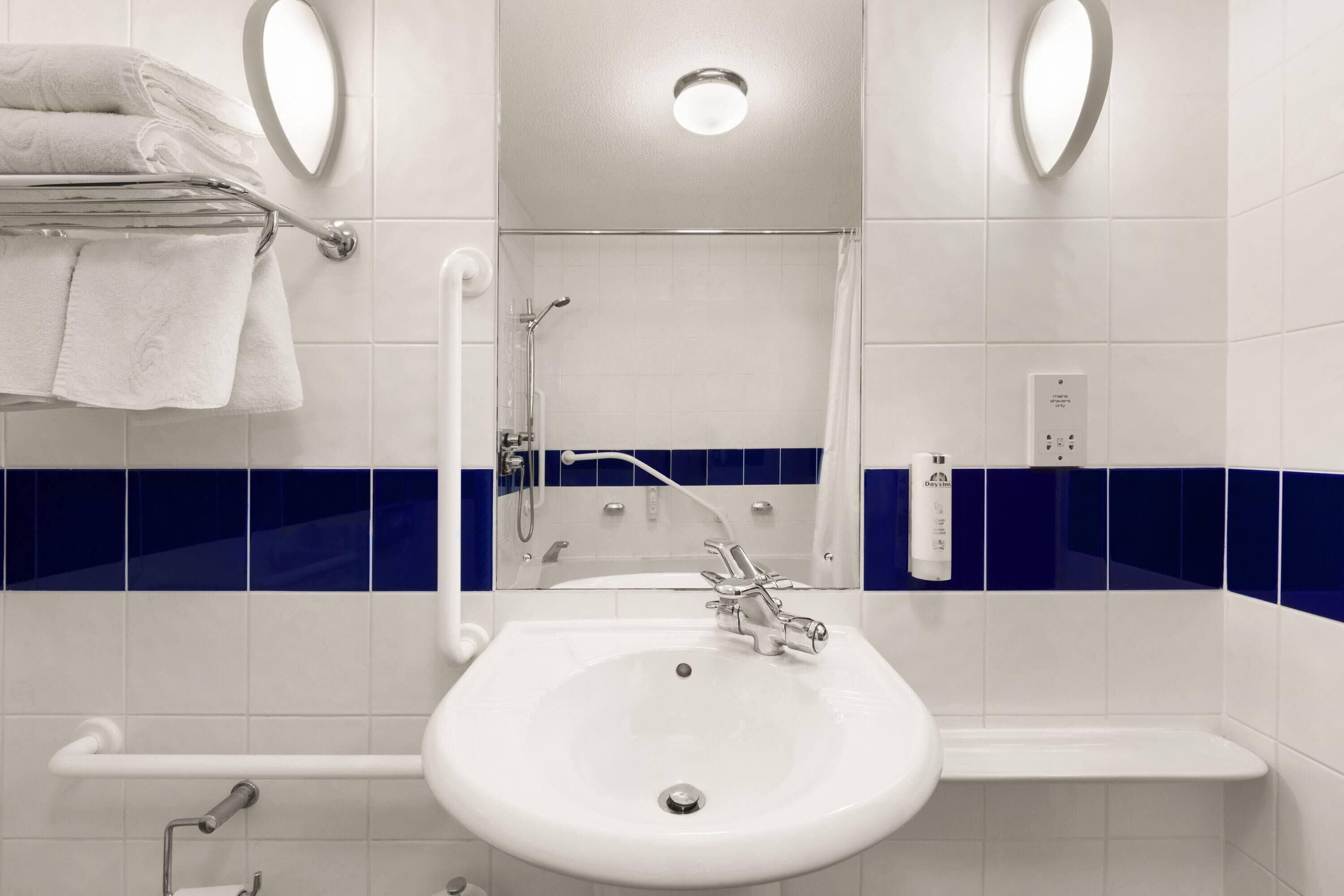 Ensemble douche/baignoire, articles de toilette écologiques