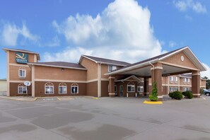 Exterior - Quality Inn & Suites McCook (McCook)