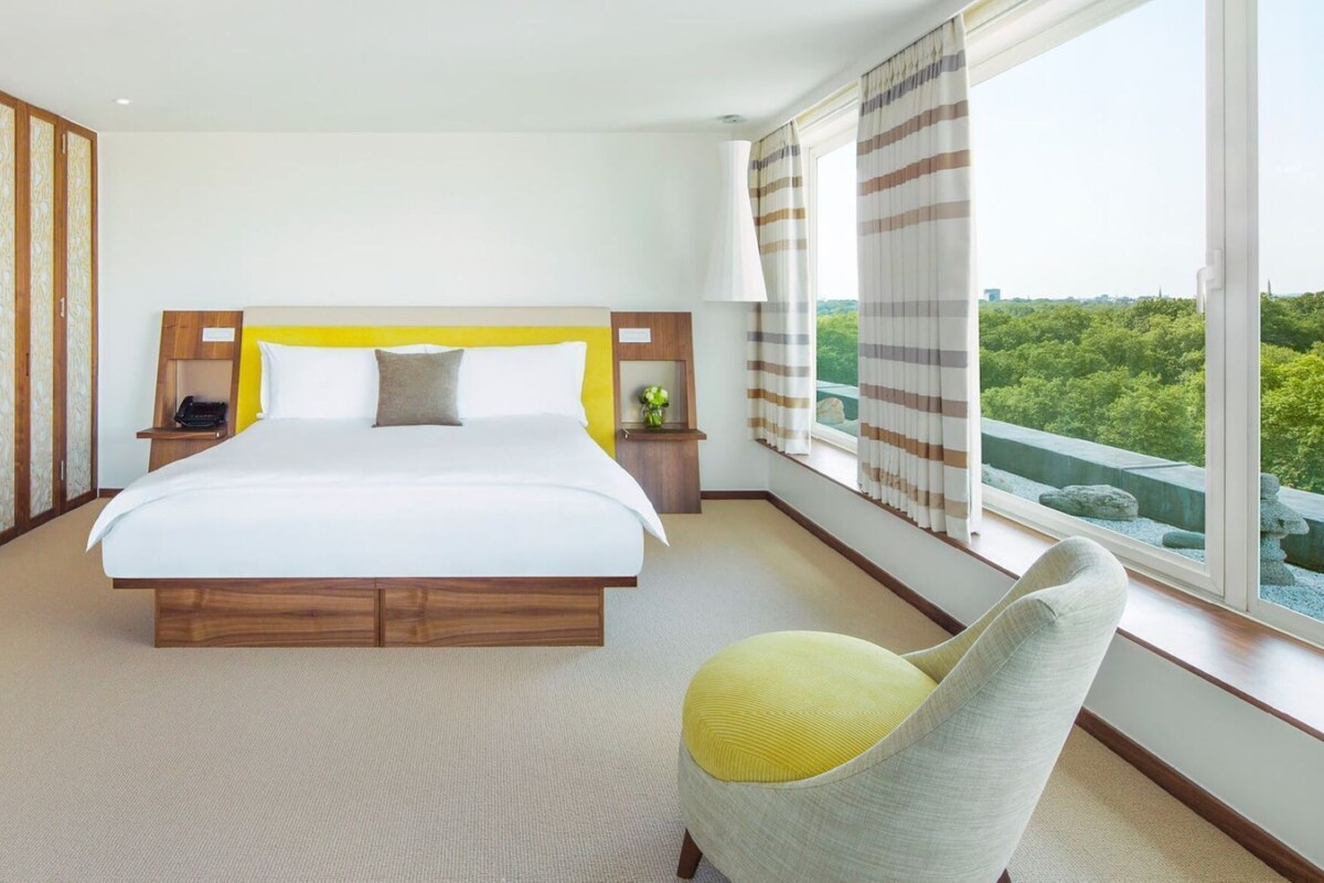 Premium bedding, minibar, in-room safe, desk