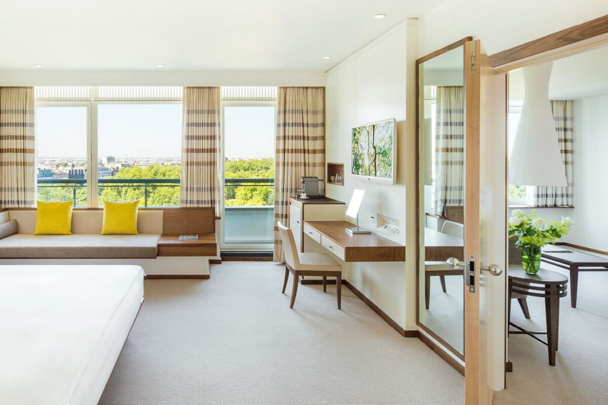 Premium bedding, minibar, in-room safe, desk