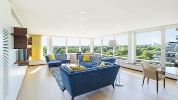 Sengetøy av topp kvalitet, minibar, safe på rommet og skrivebord