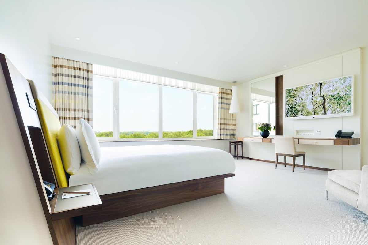 Junior Suite (Park) | Premium bedding, minibar, in-room safe, desk