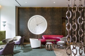 Bar-salon dans le hall