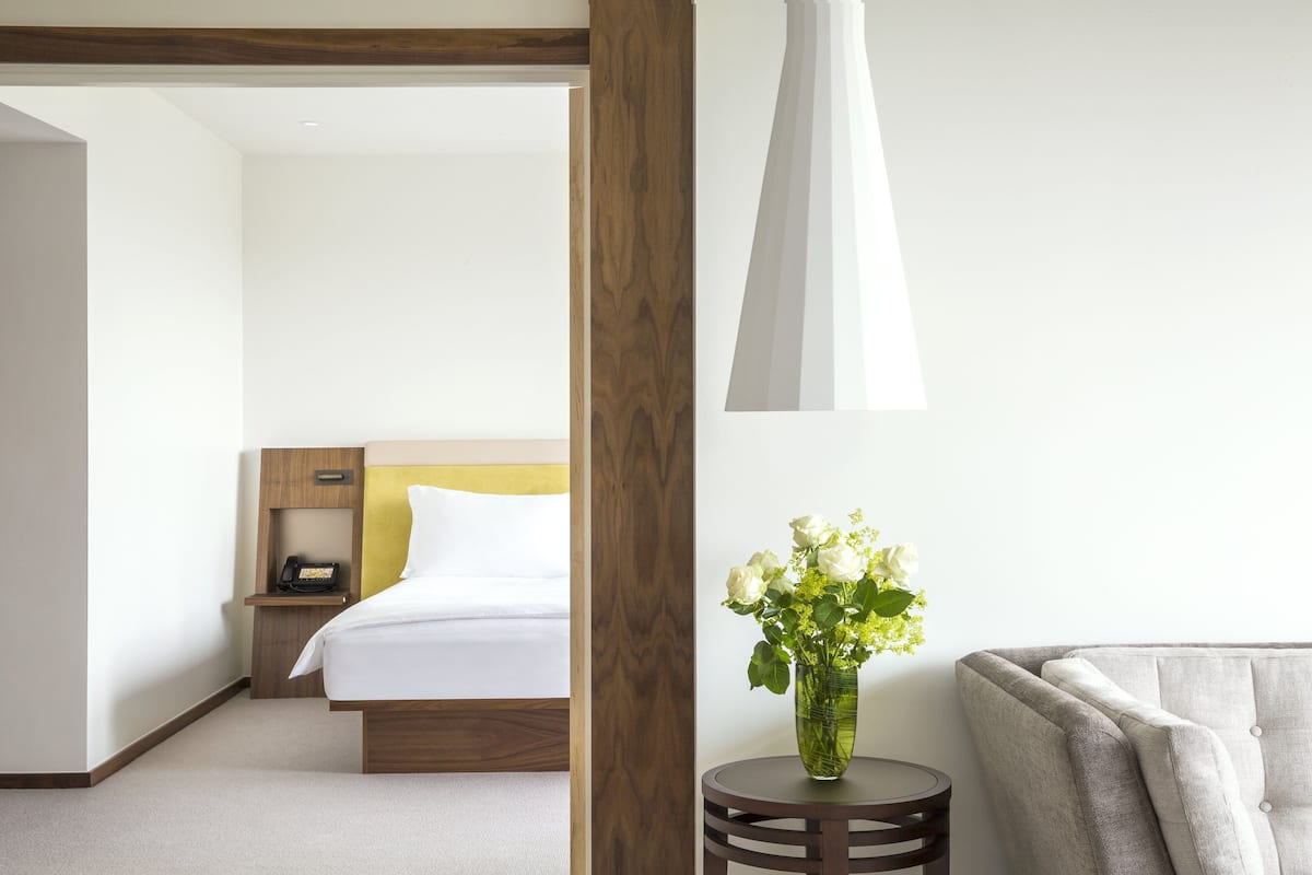 Suite (Metropolitan) | Premium bedding, minibar, in-room safe, desk