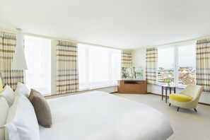 Suite Junior (City) | Literie de qualité, minibar, coffre-fort, bureau