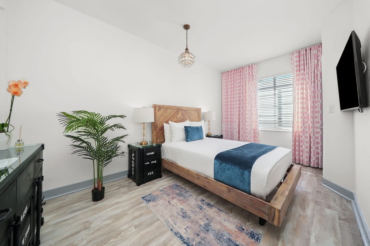 Standard Room, 1 Double Bed | Egyptian cotton sheets, premium bedding, down duvets, minibar