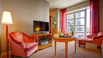 Suite, 1 trÚs grand lit et 1 canapé-lit, balcon | Coin séjour