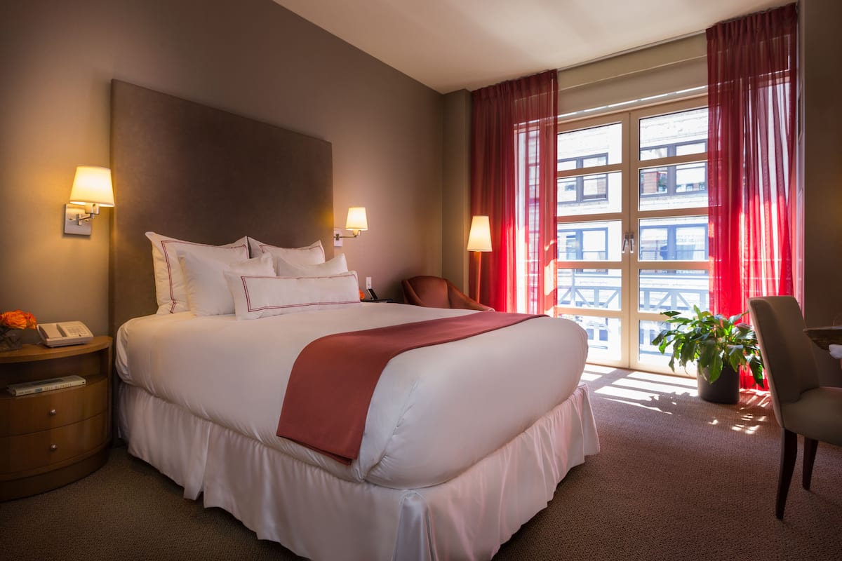 Standard Room, 1 Queen Bed | Egyptian cotton sheets, premium bedding, down comforters, pillowtop beds