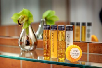 Combined shower/tub, free toiletries, hair dryer, bathrobes at Hotel Giraffe by Library Hotel Collection