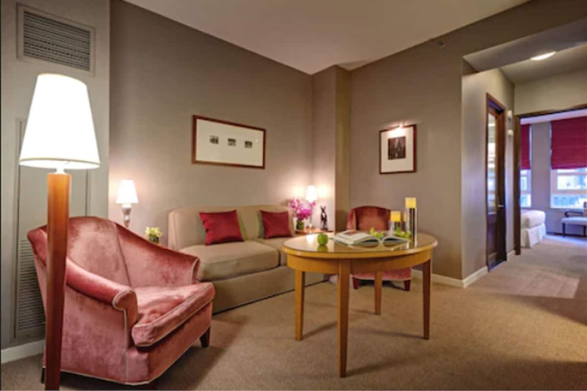 Classic Suite, 1 King Bed with Sofa bed | Egyptian cotton sheets, premium bedding, down comforters, pillowtop beds