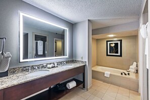 Habitación ejecutiva, 1 cama de matrimonio grande, no fumadores | Baño | Artículos de higiene personal gratuitos, secador de pelo y toallas