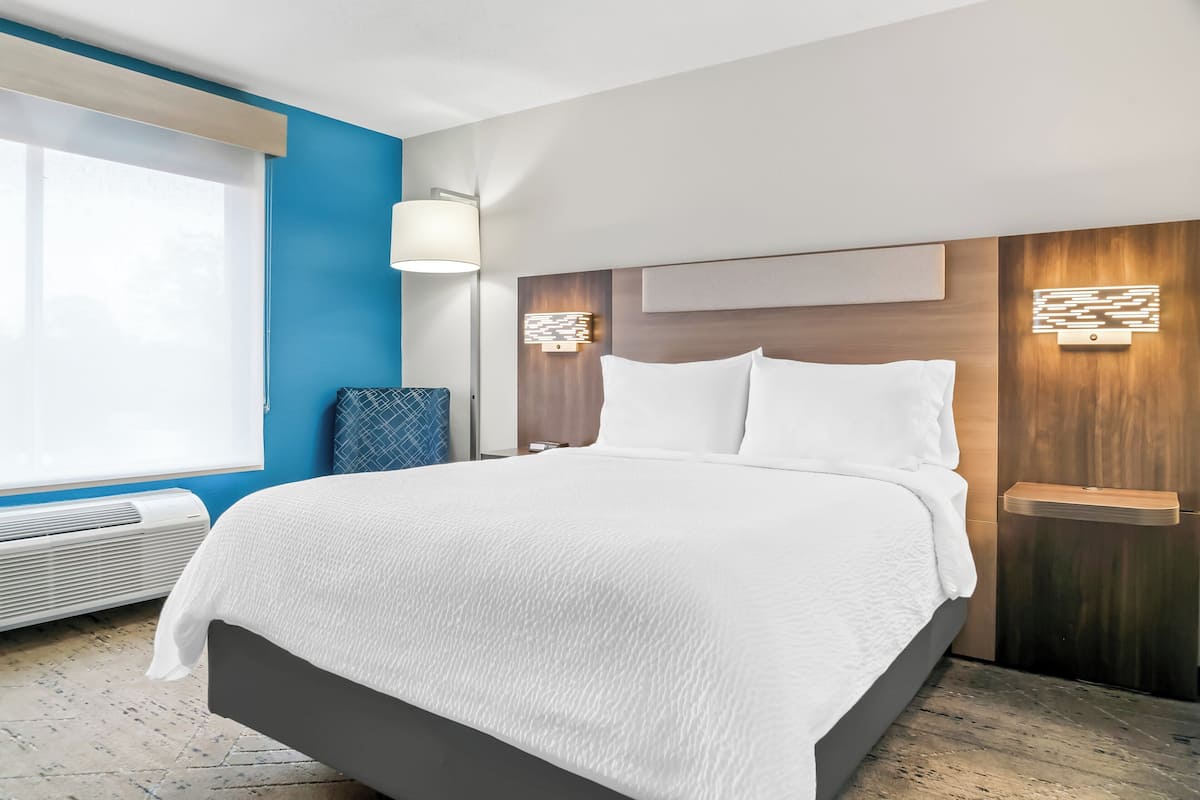1 bedroom, in-room safe, desk, iron/ironing board