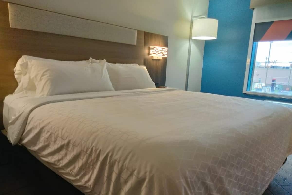 In-room safe, desk, iron/ironing board, free WiFi