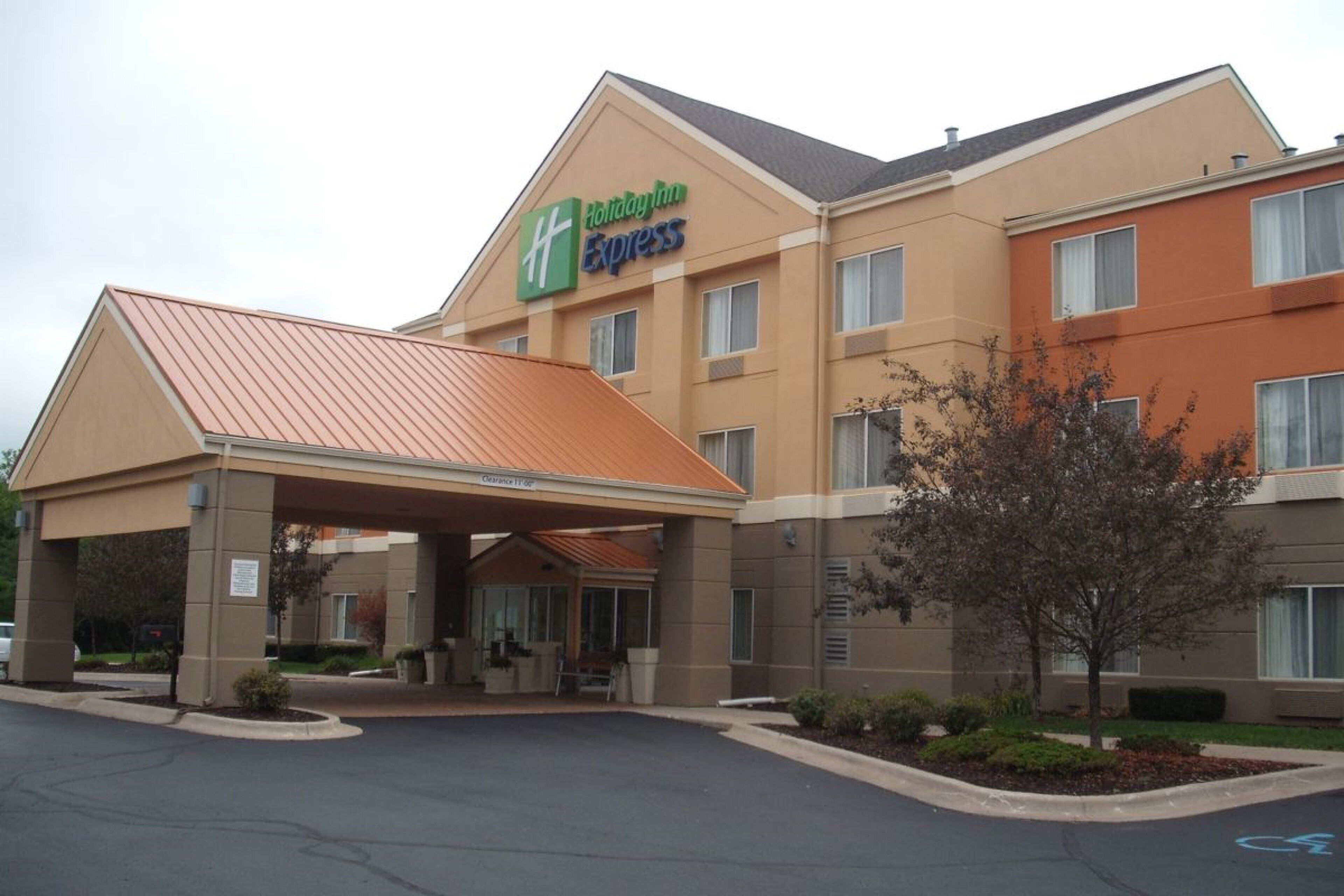A Holiday Inn Express hotel with a covered entrance and a parking lot.