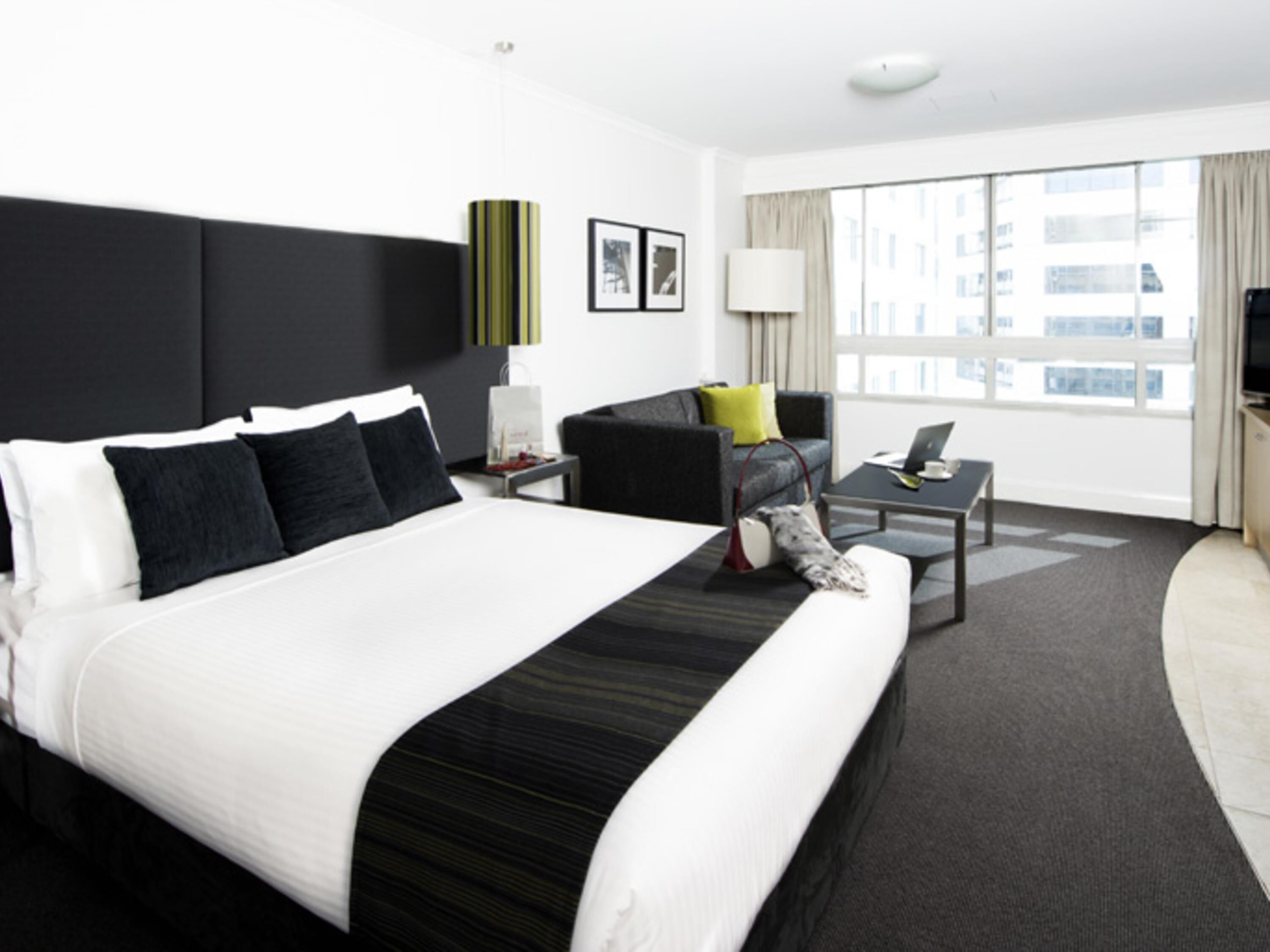 客房內保險箱、書桌、隔音、熨斗/熨衣板