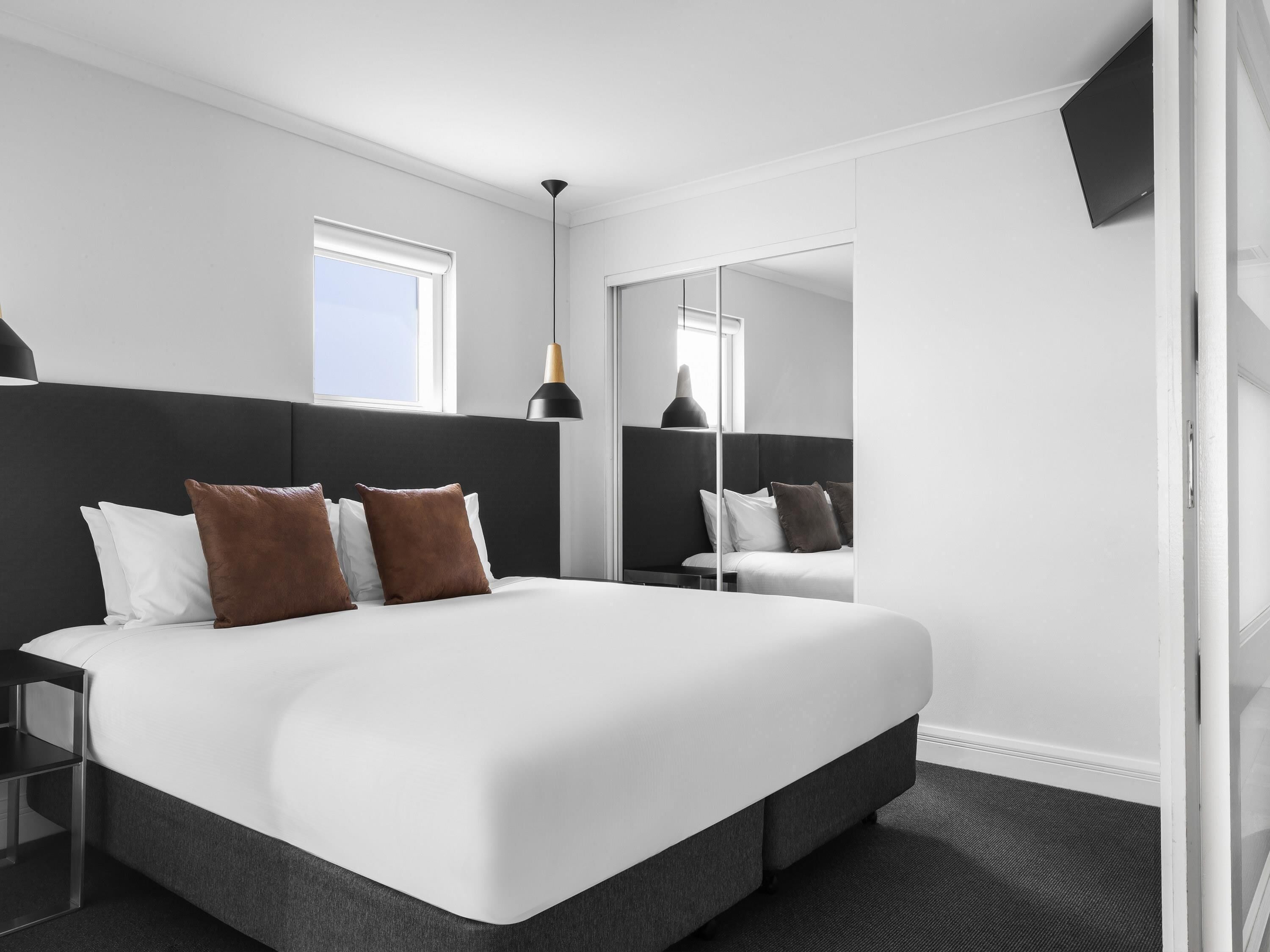 In-room safe, desk, soundproofing, iron/ironing board