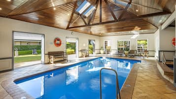 Indoor pool, sun loungers