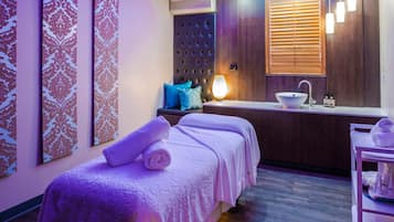 Couples treatment rooms, hot tub, body treatments, aromatherapy