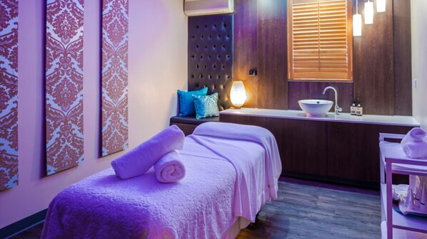 Couples treatment room(s), hot tub, body treatments, aromatherapy