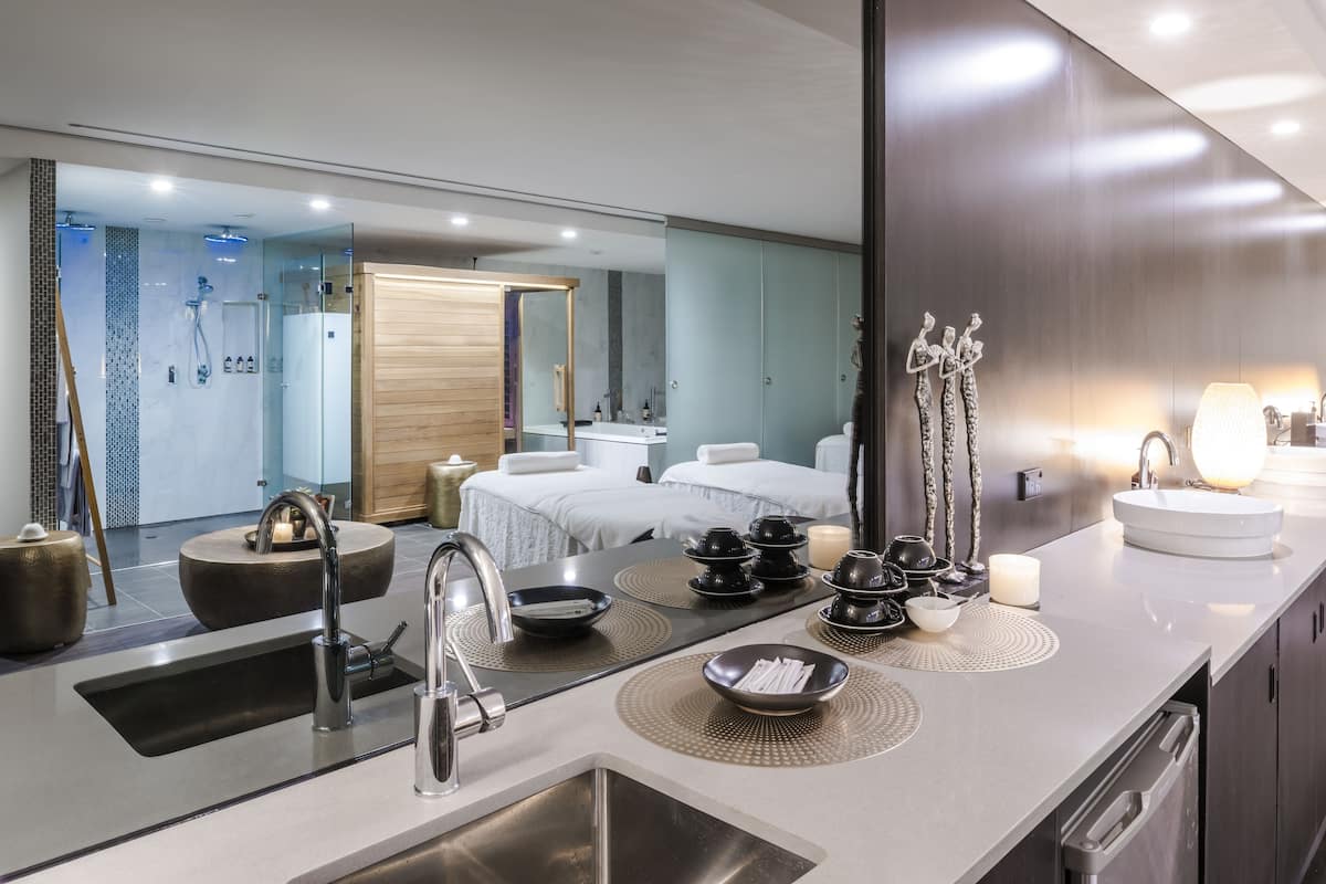 couples treatment room(s), hot tub, body treatments, aromatherapy