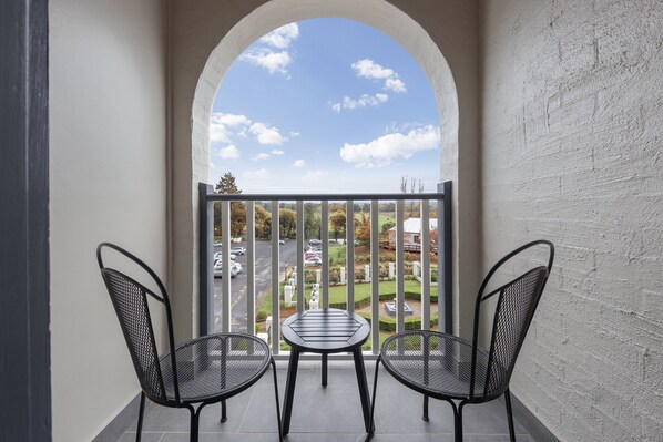 Suite, 1 chambre, balcon | Vue sur le jardin