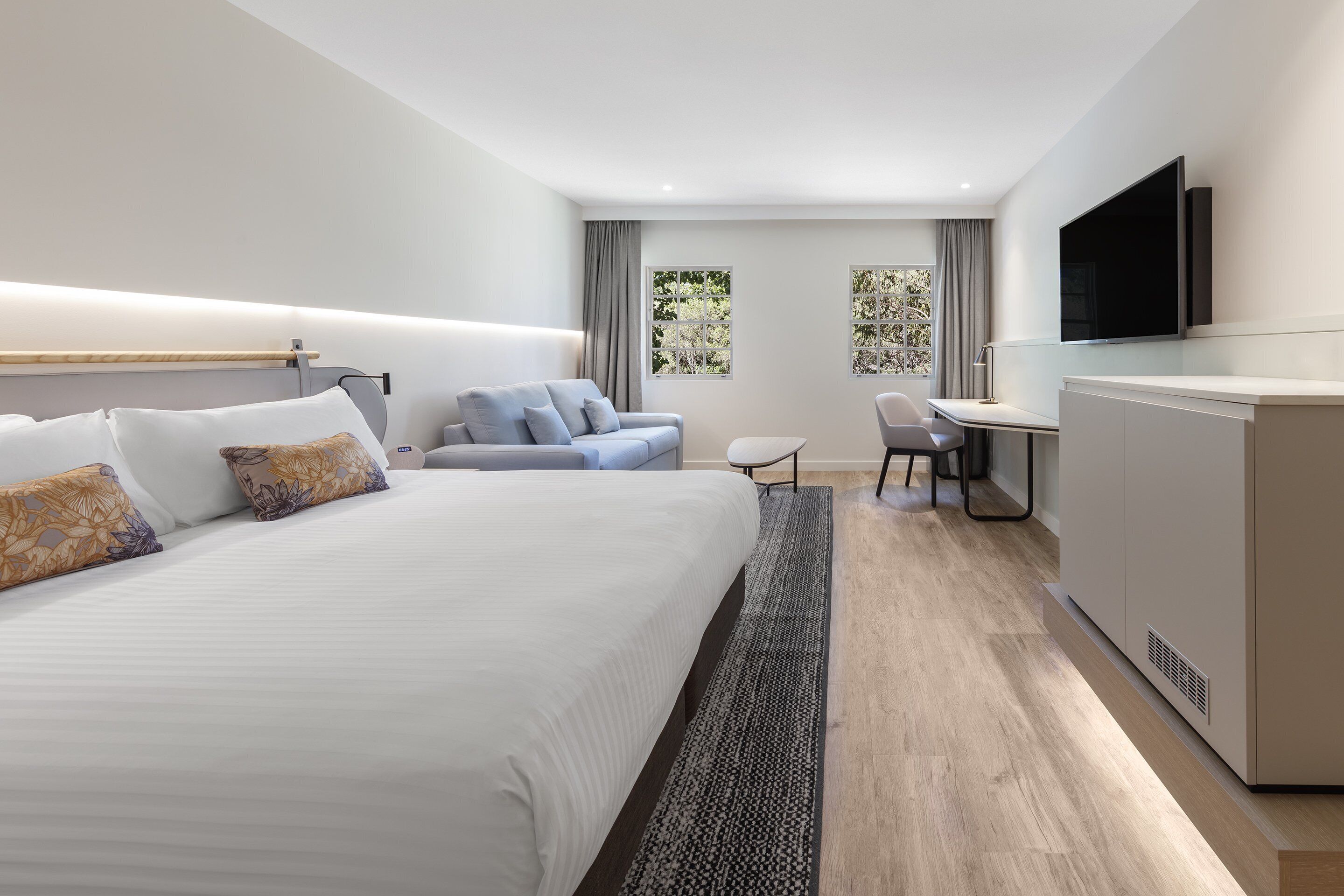 junior suite, 1 king bed | 1 bedroom, premium bedding, in-room safe, desk