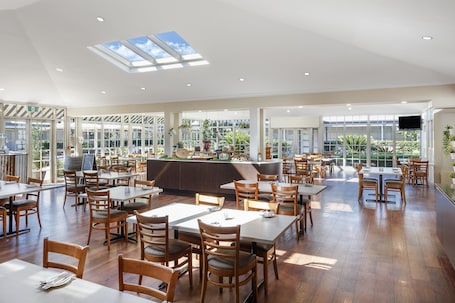 Daily full breakfast for a fee. Crowne Plaza Hawkesbury Valley by IHG