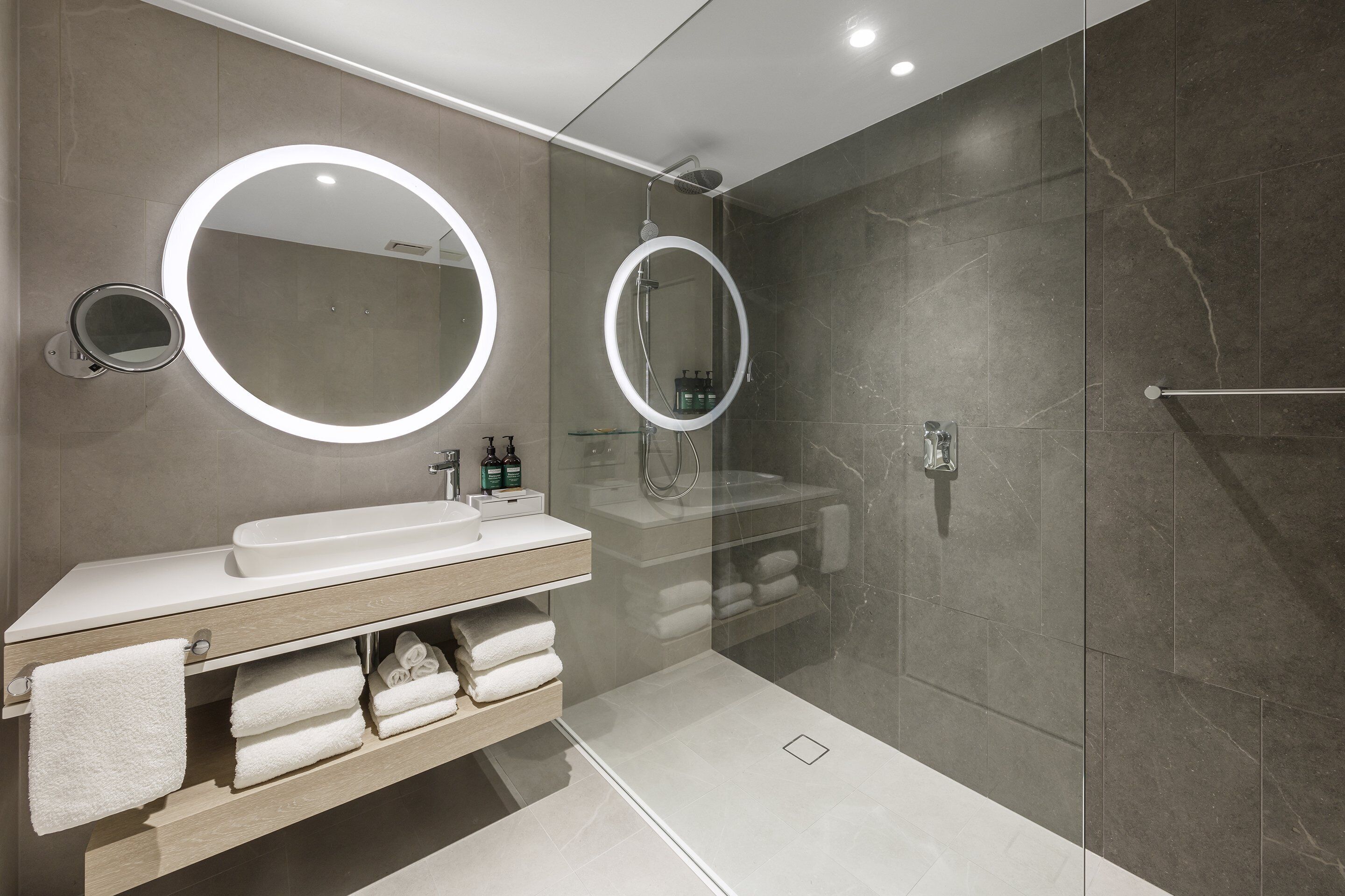 Premium Room, 2 Queen Beds | Bathroom