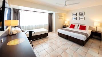 Chambre (King Plus) | Coffres-forts dans les chambres, bureau, Wi-Fi gratuit, draps fournis