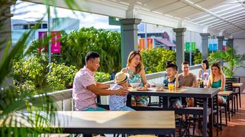 Petit déjeuner continental (12.50 AUD par personne)