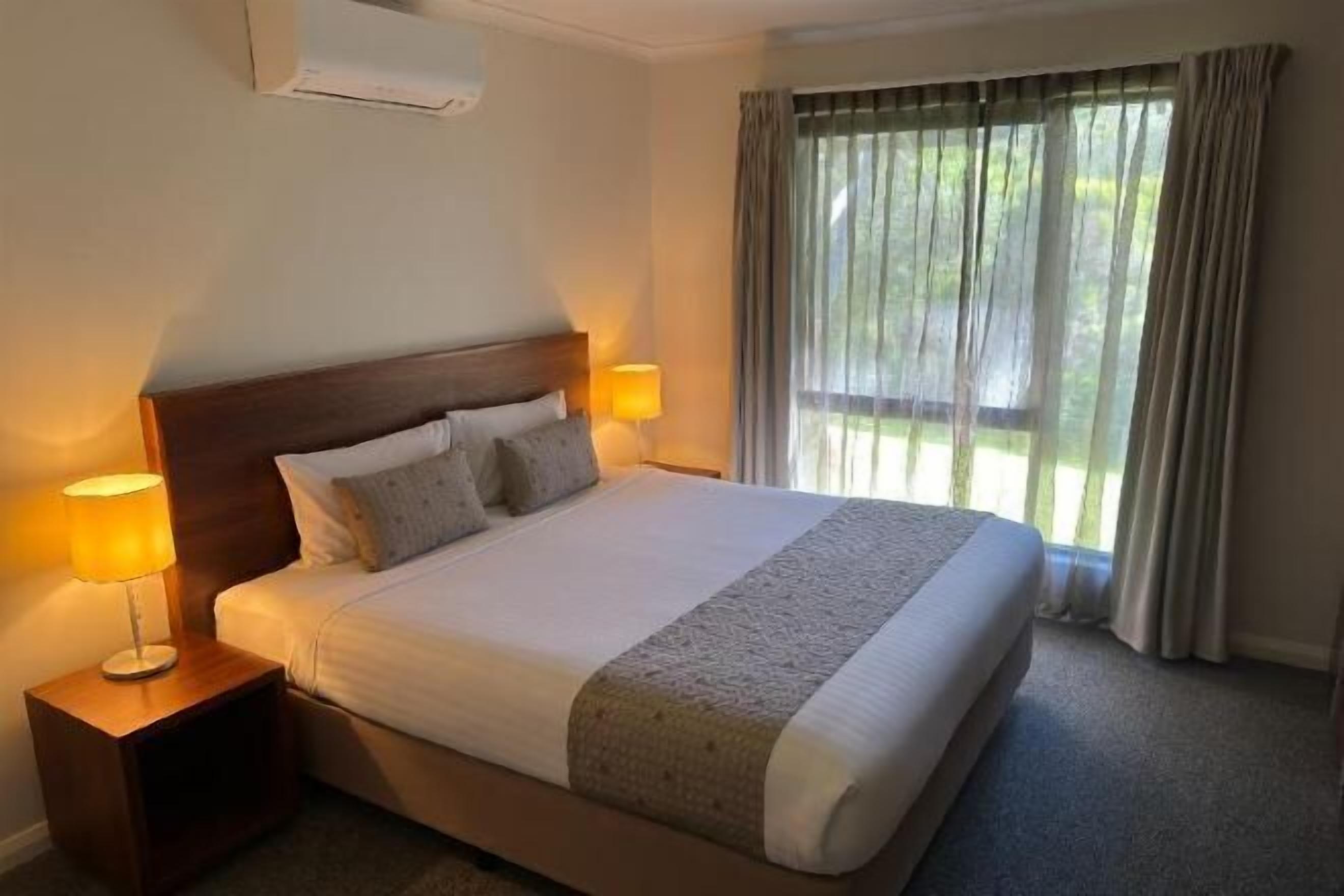 In-room safe, desk, iron/ironing board, free WiFi