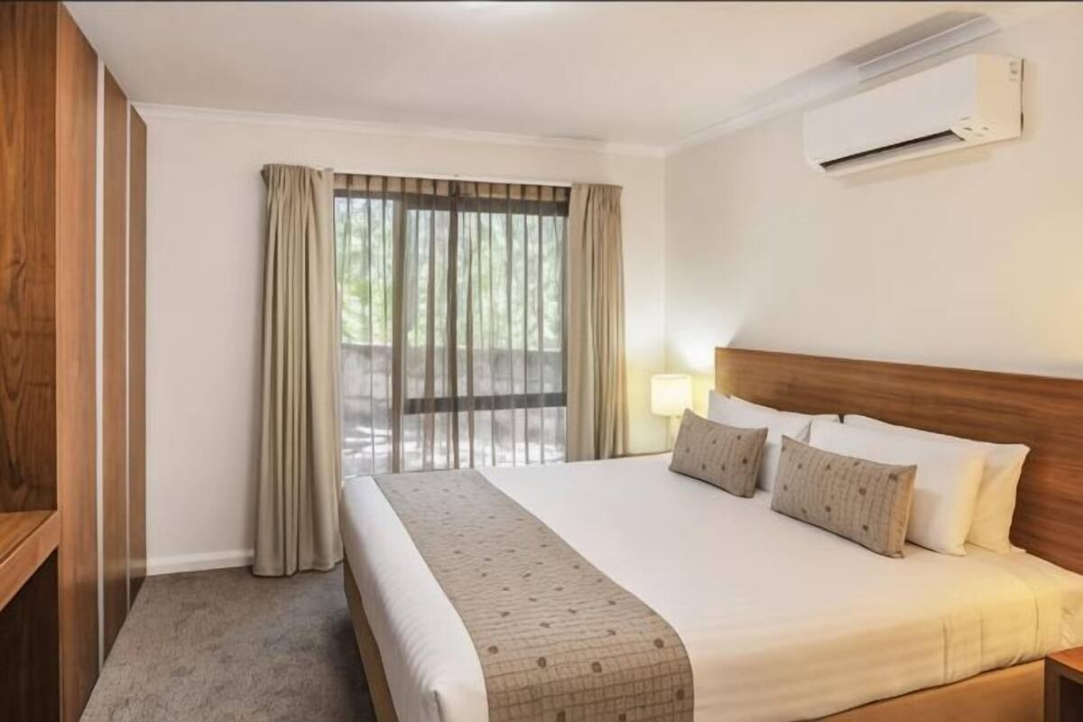 In-room safe, desk, iron/ironing board, WiFi (free)