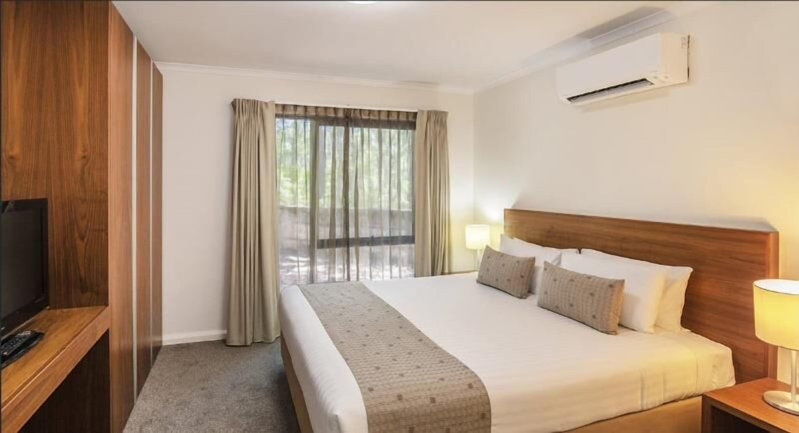 In-room safe, desk, iron/ironing board, free WiFi