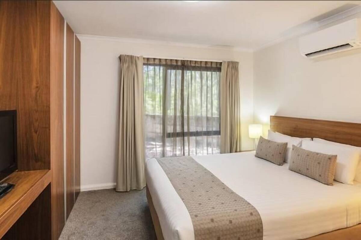 1 bedroom, in-room safe, desk, iron/ironing board