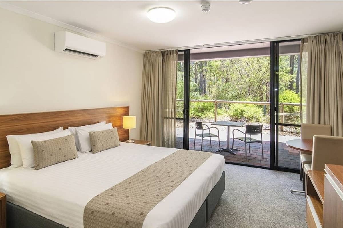 1 bedroom, in-room safe, desk, iron/ironing board