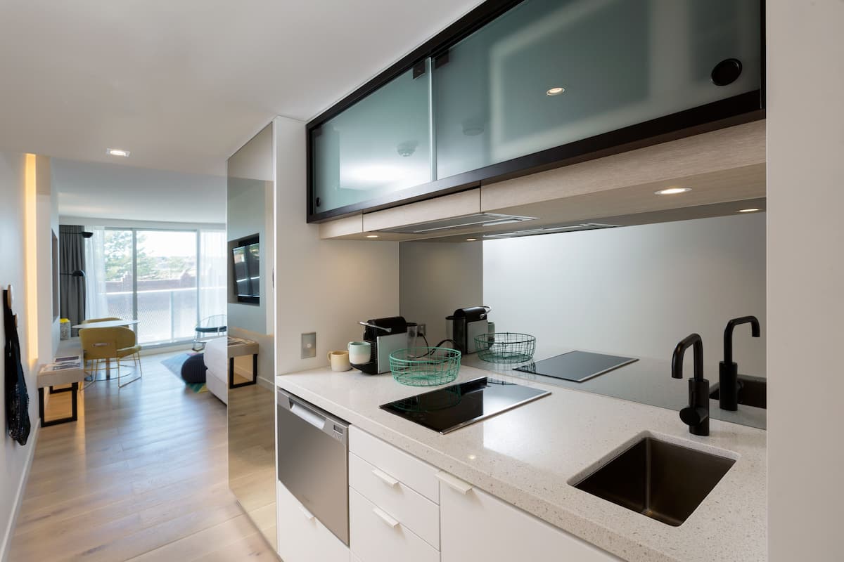 fridge, microwave, stovetop, dishwasher