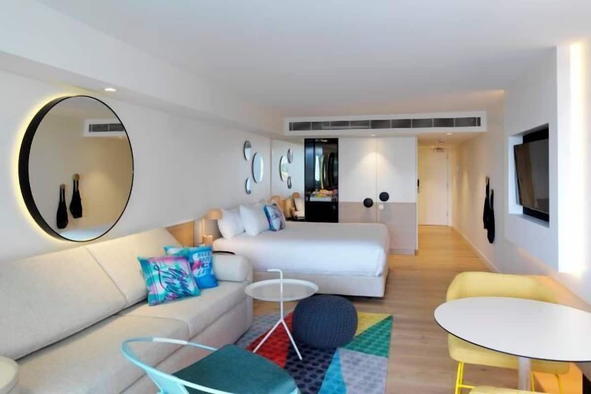 Premium bedding, minibar, in-room safe, desk