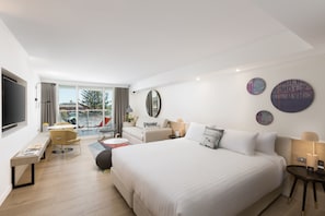 Deluxe studio, 1 kingsize bed | Luxe beddengoed, een minibar, een kluis op de kamer, een bureau