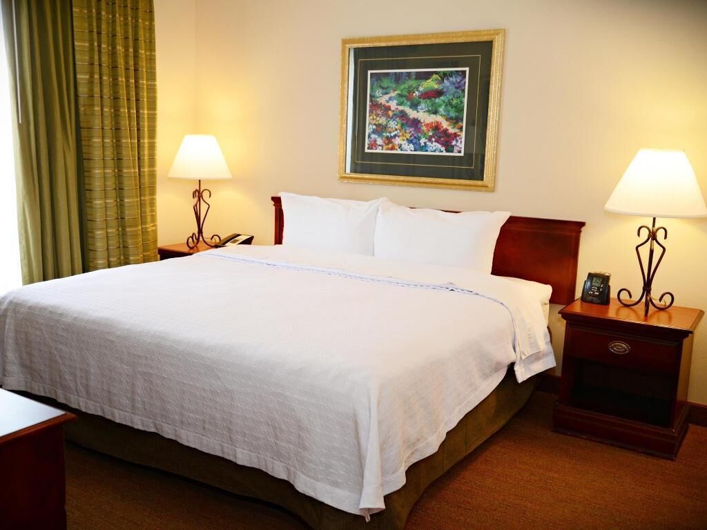 20 bedrooms, premium bedding, down duvets, pillow-top beds