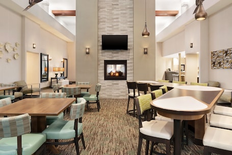 Lobby sitting area. Homewood Suites by Hilton Rochester/Henrietta
