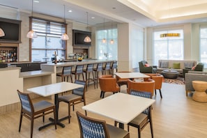 Bar (on property) - Hilton Garden Inn Portland/Lake Oswego (Lake Oswego)