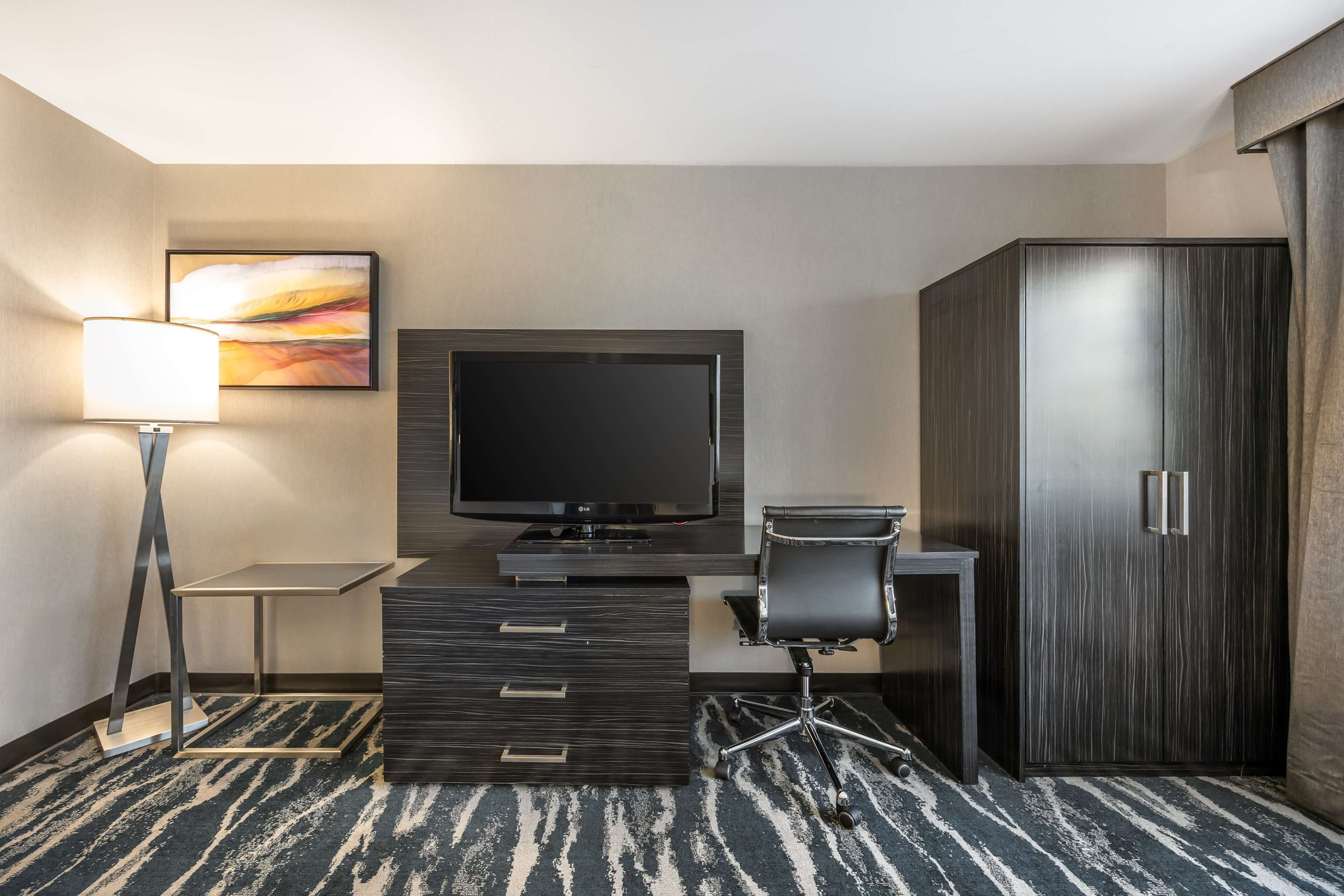 suite, 2 queen beds, accessible, bathtub (bathtub) | individually decorated, individually furnished, desk, laptop workspace