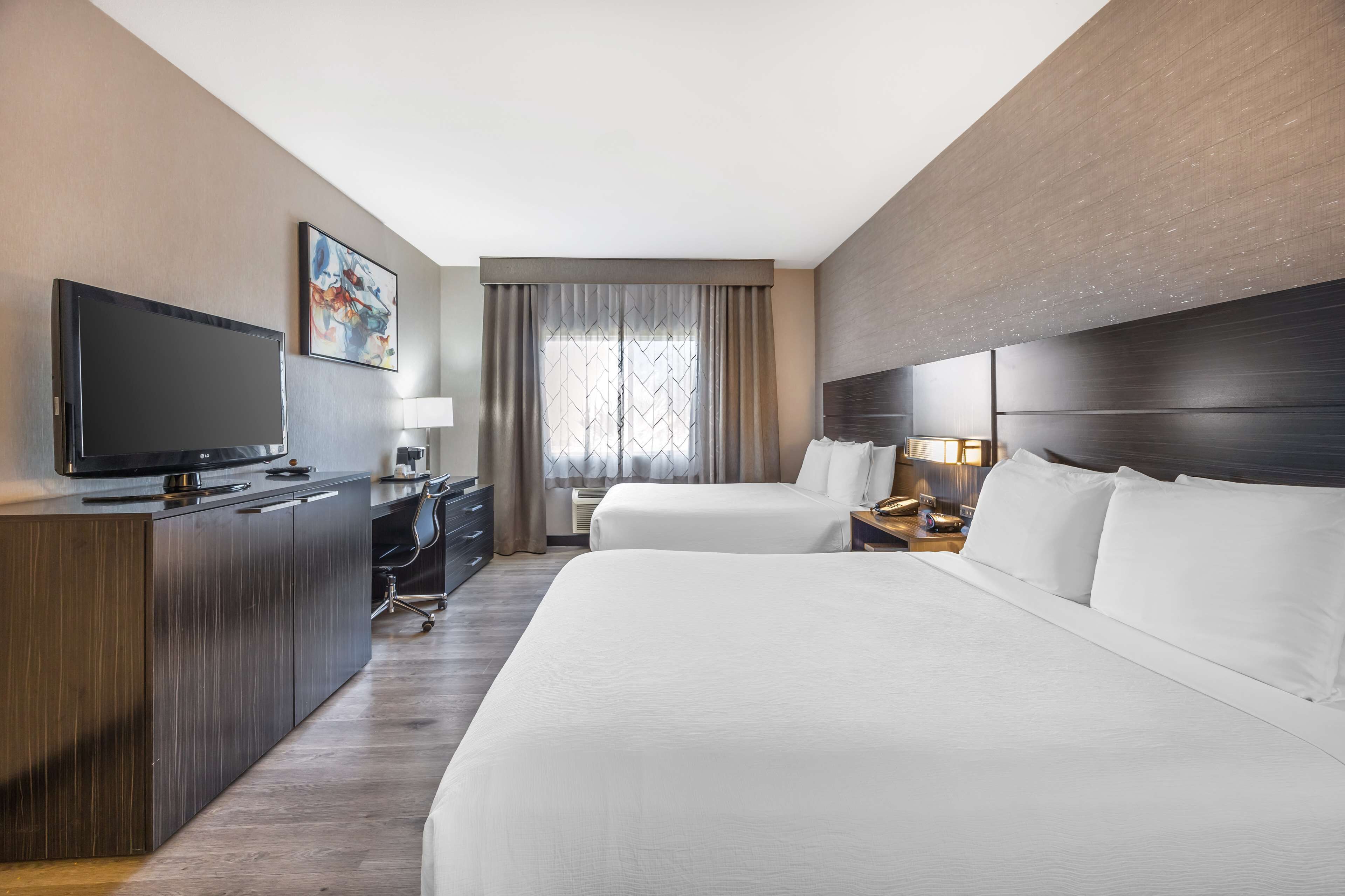 standard room, 2 queen beds, non smoking | individually decorated, individually furnished, desk, laptop workspace