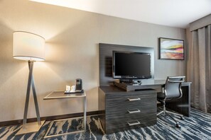 Suite, 1 King Bed, Non Smoking, Hot Tub