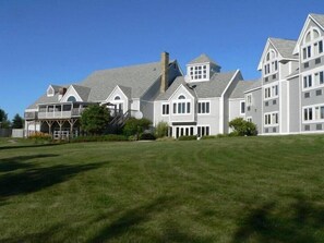 Exterior - Riverside Resort & Conference Centre (Kingsclear)