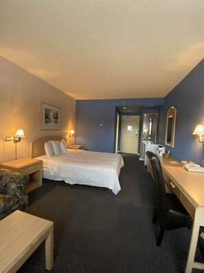 Laptop workspace, iron/ironing board, free cots/infant beds, free WiFi - Riverside Resort & Conference Centre (Kingsclear)