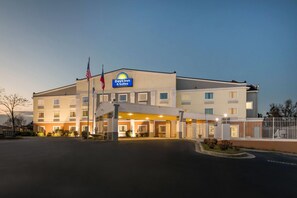 Exterior - Days Inn & Suites by Wyndham Union City (Union City)